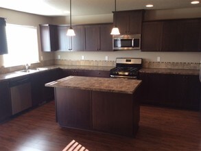 468 Tulip Ave in Woodburn, OR - Building Photo - Building Photo