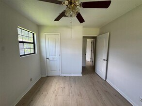 705 N 12th St in La Porte, TX - Building Photo - Building Photo