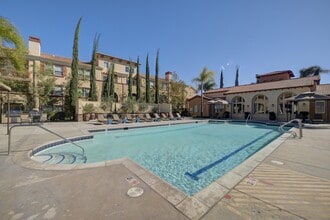 Ventana Senior Apartments in Porter Ranch, CA - Foto de edificio - Building Photo