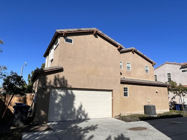 1708 Wolf Canyon Loop in Chula Vista, CA - Building Photo - Building Photo