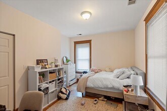 1117 Foster St, Unit Unit 1 in Evanston, IL - Building Photo - Building Photo