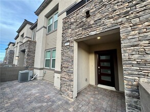 337 Laurel Peak Dr in Henderson, NV - Building Photo - Building Photo