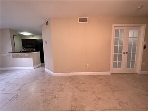 2820 N Oakland Forest Dr, Unit 208 in Oakland Park, FL - Building Photo - Building Photo