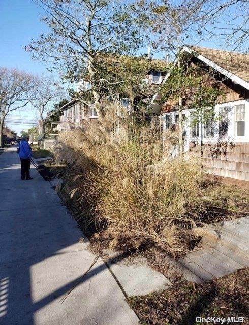 896 Evergreen in Islip, NY - Building Photo
