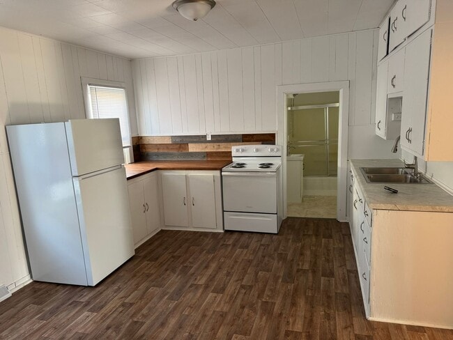 property at 1001 Johnson St