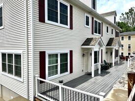 1002 N Division St, Unit 1004 N Division in Peekskill, NY - Building Photo