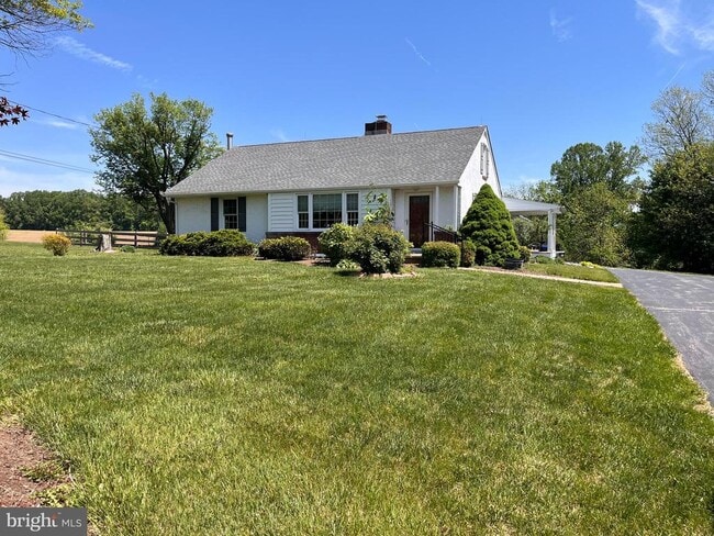 property at 283 Old Stottsville Rd