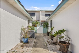 194 Queens Ct in Satellite Beach, FL - Building Photo - Building Photo