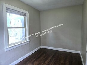 324 E Moody Ave in New Castle, PA - Building Photo - Building Photo