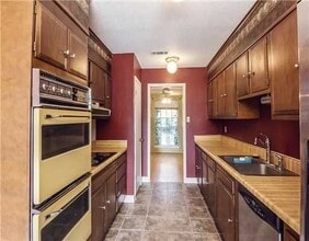 1108 Bristol Blvd in Ocean Springs, MS - Building Photo - Building Photo