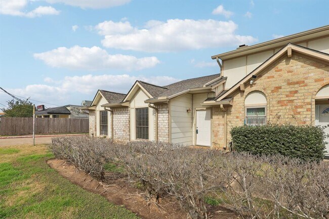 10 T Huxley Ln in Missouri City, TX - Foto de edificio - Building Photo