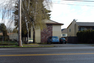 8203 N Fessenden St in Portland, OR - Building Photo - Building Photo