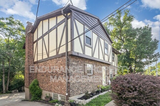 4606 Glenway Ave in Cincinnati, OH - Building Photo - Building Photo