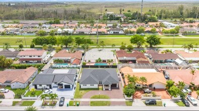 6 NW 136th Ave in Miami, FL - Foto de edificio - Building Photo