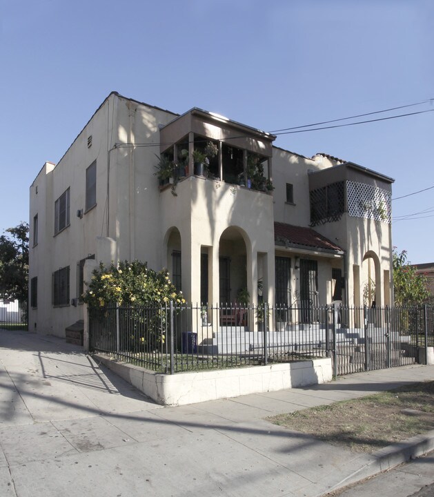 4331-4335 1/2 Burns Ave in Los Angeles, CA - Building Photo