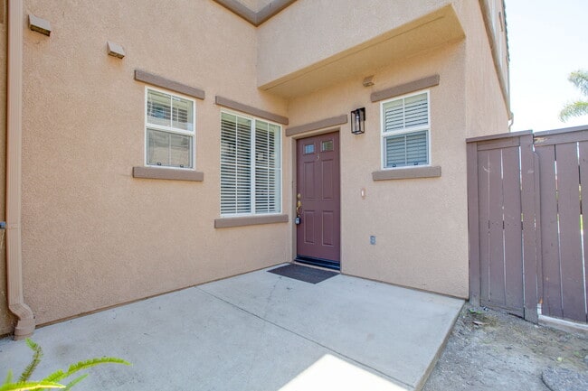 633 Sumner Way in Oceanside, CA - Building Photo - Building Photo