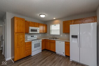 1439 Dowell St in Greenwood, IN - Building Photo - Building Photo