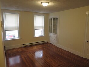 14 Garrison Ave, Unit 2 in Somerville, MA - Building Photo - Building Photo