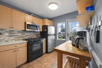 2029 Collingwood St, Unit SI ID1051859P in Vancouver, BC - Building Photo - Building Photo