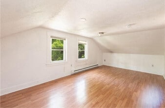 6 Howard St in Cranston, RI - Foto de edificio - Building Photo