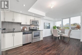 3520 Danforth Ave in Toronto, ON - Building Photo - Building Photo