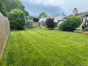 32 Lloyd Ave in North Babylon, NY - Building Photo - Building Photo
