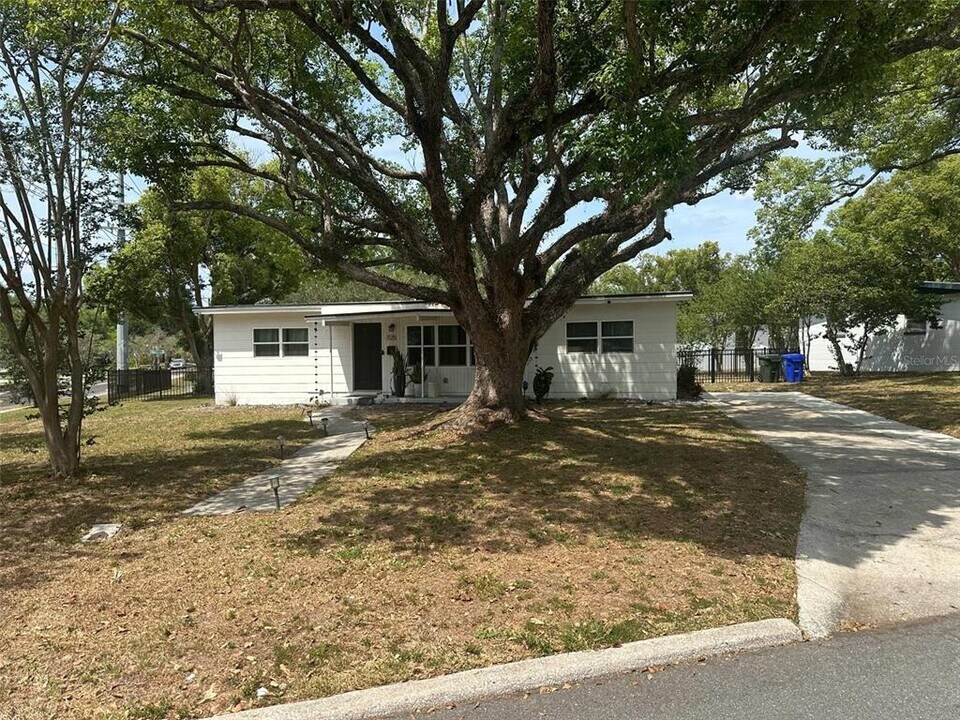 725 W Shady Ln in Lakeland, FL - Building Photo