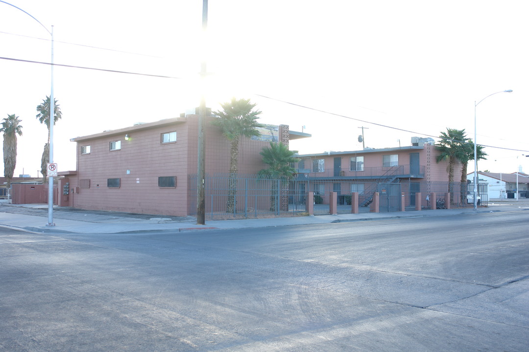 20 UNIT FULLY REHABBED APARTMENTS in Las Vegas, NV - Building Photo