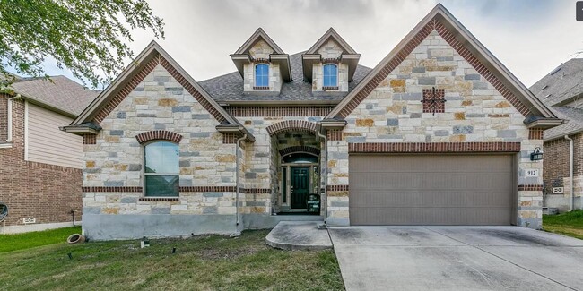 property at 912 Resaca