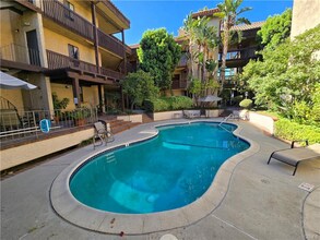 13214 Moorpark St in Los Angeles, CA - Building Photo - Building Photo
