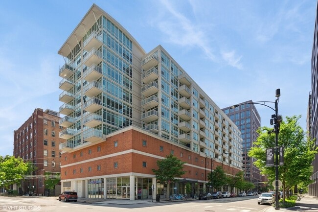 property at 909 W Washington Blvd