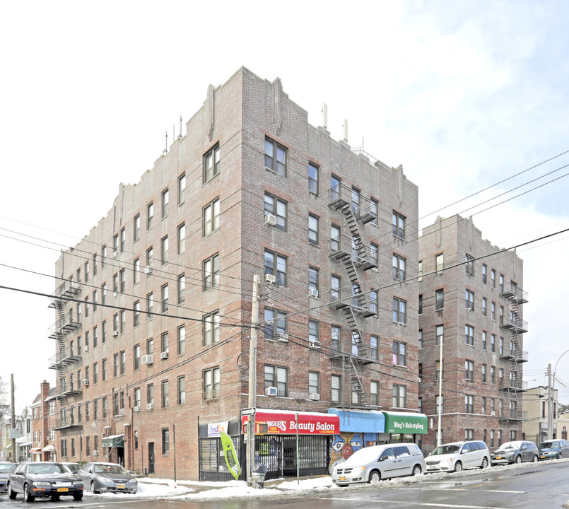 32-06 47th Street in Long Island City, NY - Building Photo