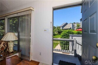 180 Westgate Dr in Edison, NJ - Building Photo - Building Photo