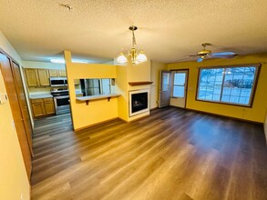 13207 Bush Ln in Eden Prairie, MN - Building Photo - Building Photo