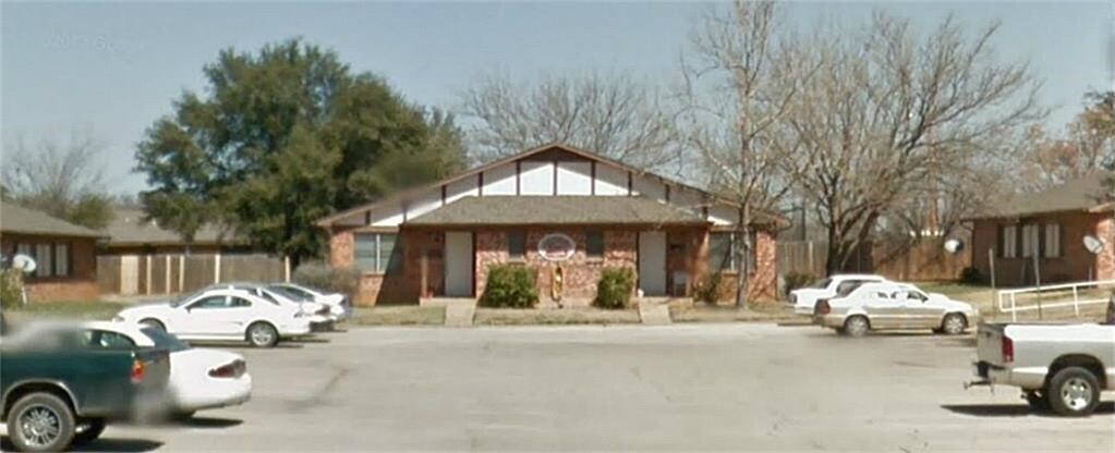 137 Shirley Courts in Breckenridge, TX - Building Photo