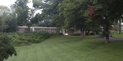 Lee Garden Apartments in Bristol, VA - Building Photo - Building Photo