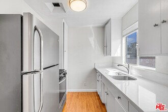 11826 Washington Pl in Los Angeles, CA - Building Photo - Building Photo