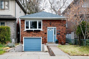 18 Northview Ave in Toronto, ON - Building Photo