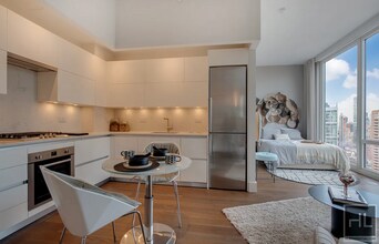 East 44th Street, Unit 25C in New York, NY - Building Photo - Building Photo