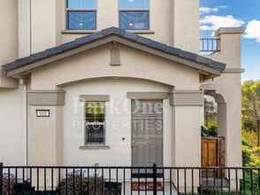 101 Laurel Knoll Dr in Martinez, CA - Building Photo - Building Photo