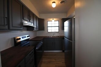 126 Fairway Ave in Monett, MO - Building Photo - Building Photo