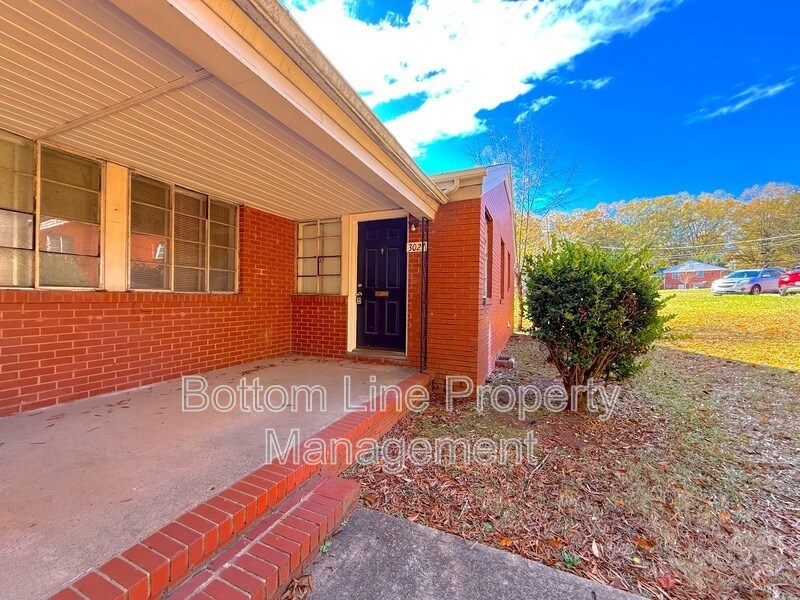 3021 Marlborough Rd in Charlotte, NC - Building Photo