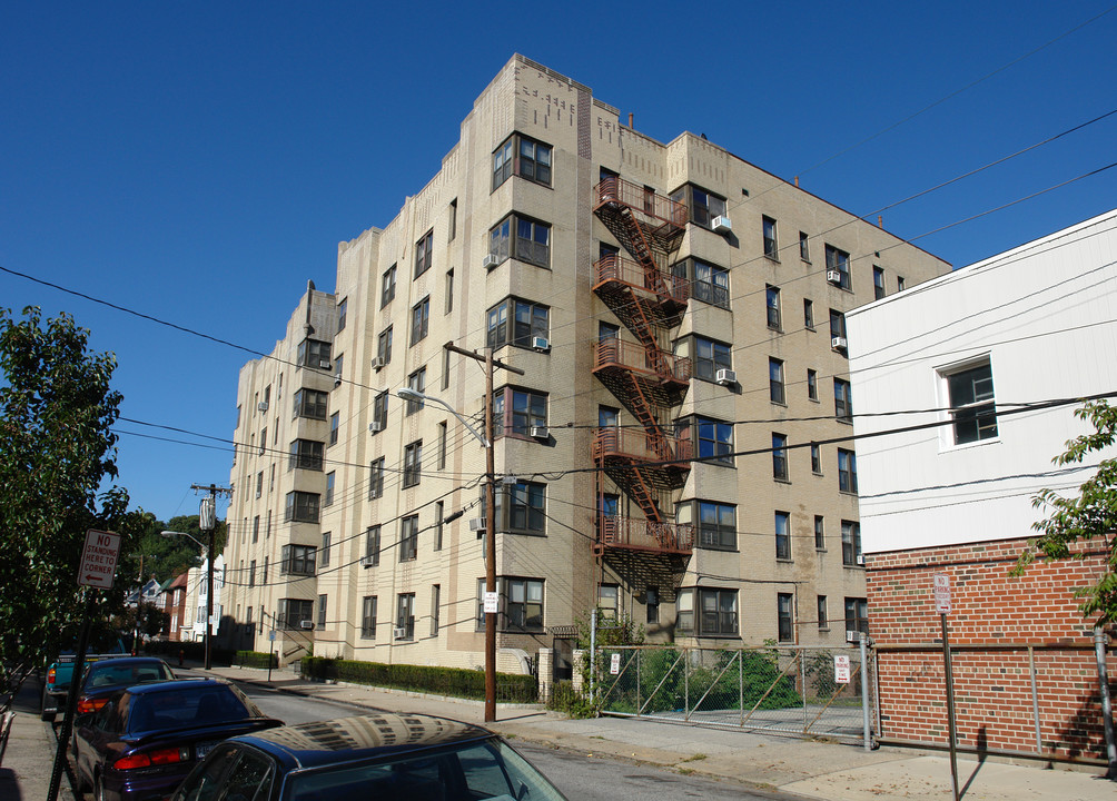 33 Loudoun St in Yonkers, NY - Building Photo