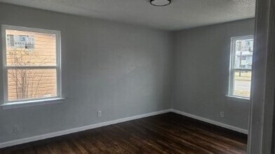 1426 N Jim Miller Rd in Dallas, TX - Building Photo - Building Photo