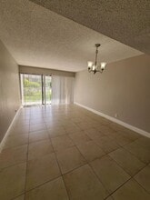 1460 Windorah Way in Royal Palm Beach, FL - Foto de edificio - Building Photo