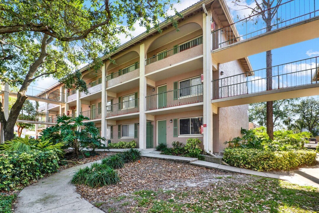 109 Oyster Bay Cir in Altamonte Springs, FL - Building Photo