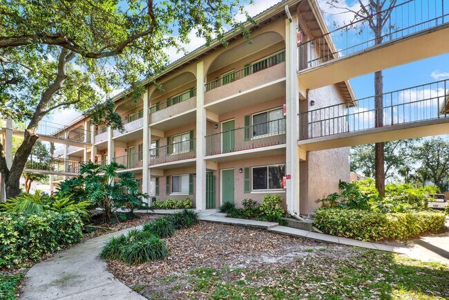 109 Oyster Bay Cir