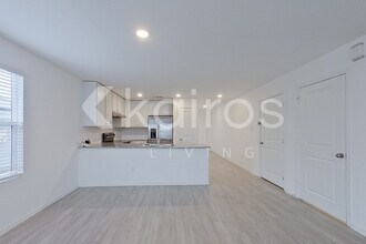 5634 Mountain Point, Unit 3-102 in San Antonio, TX - Building Photo - Building Photo