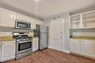 278 Cabot St, Unit #1 in Newton, MA - Foto de edificio - Building Photo