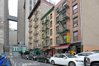 104 Bayard St in New York, NY - Building Photo - Building Photo